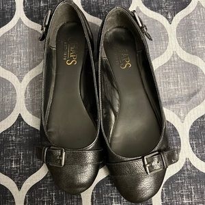 Chaps pewter gray ballet flats with buckle accents